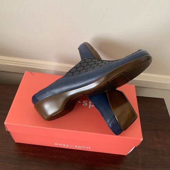 Easy Spirit soft leather upper & lining lightweight dusk clog cushioned size 6 - Picture 5 of 9